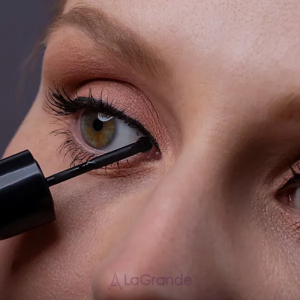 Pippa of London Precision Roller Liner ������ �������� � ��������� ������������ ��� ����
