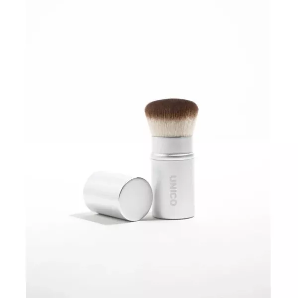 Unico Kabuki Brush �������-����� ��� �����