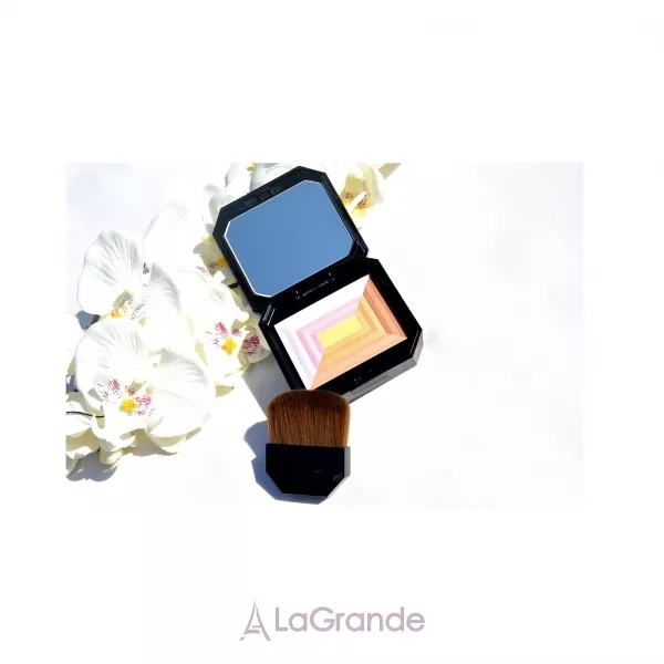Shiseido 7 Lights Powder Illuminator ���������� ����� � �������� ������ 