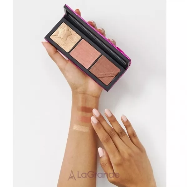 M.A.C Shiny Pretty Things Face Compact ������� ��� ������� ����