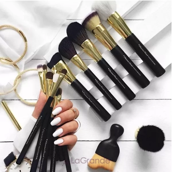 Pierre Rene 102 Multi-Functional Kabuki Contouring Brush ������������������� �����