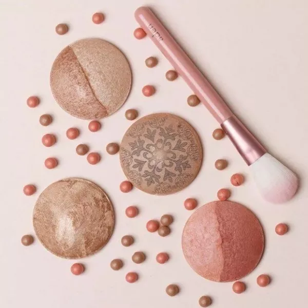 Aden Terracotta Baked Glowing Bronzing Powder ��������� ��� ����