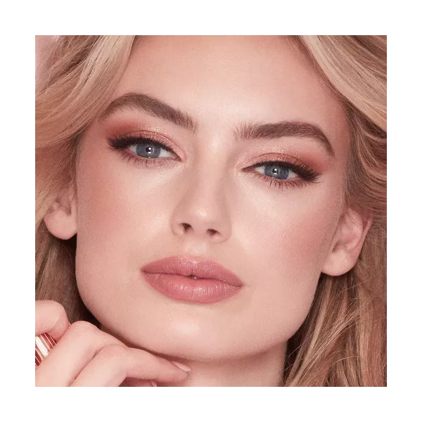 Charlotte Tilbury Cheek to Chic Swish & Pop Blusher ������ ��� ����