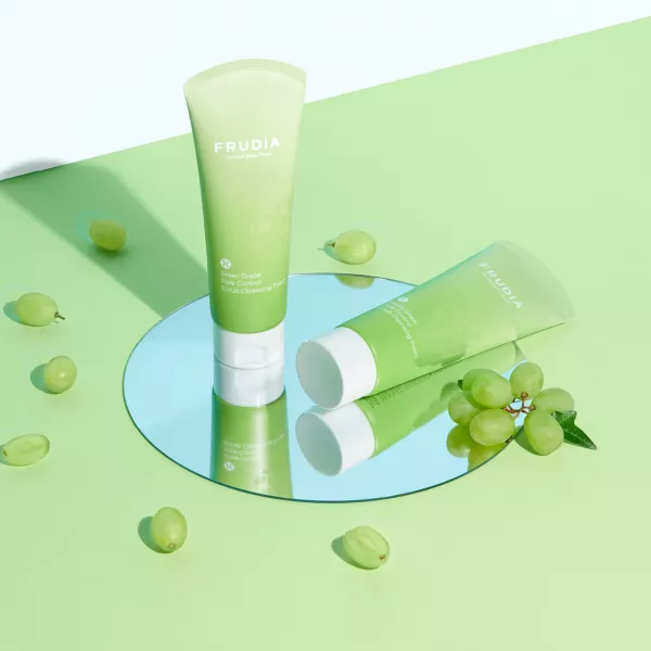 Frudia Green Grape Pore Control Scrub Cleansing Foam ���������������� �����-����� ��� �������� � ����������