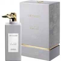 Trussardi Le Vie Di Milano Walking in Porta Venezia ����������� ����
