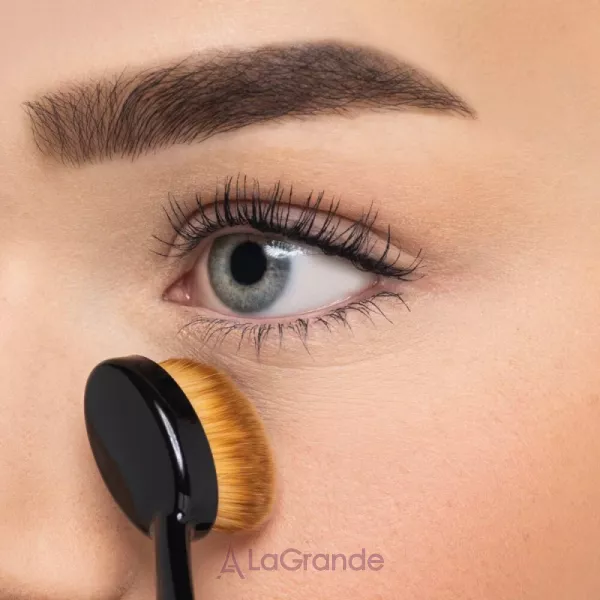 Artdeco Small Oval Brush Premium Quality ��������� ������� ������� �����
